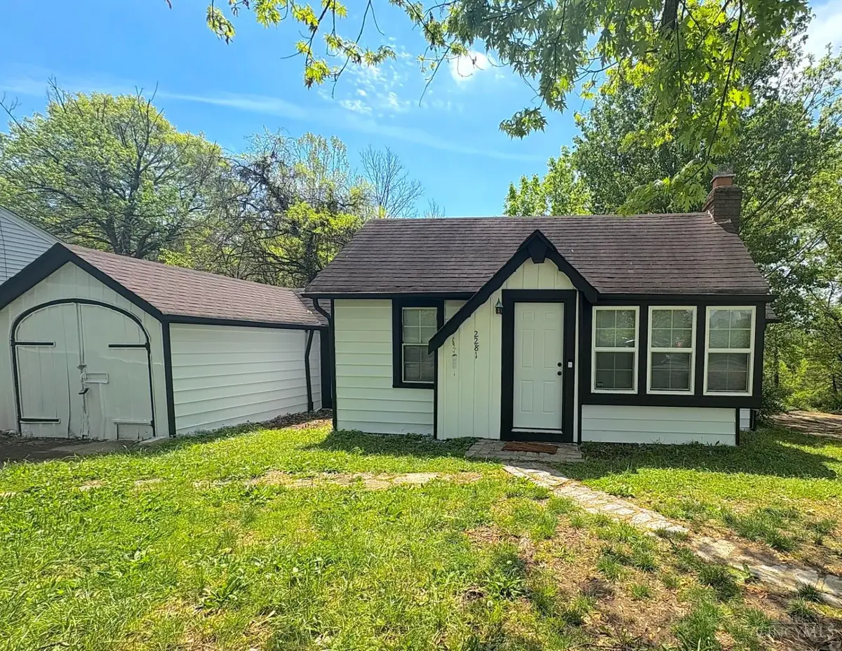 2281 E Galbraith Road, Reading, OH 45237 - #1