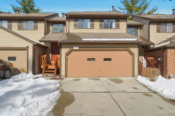 256 Centerbury Court #67, Springdale, OH 45246