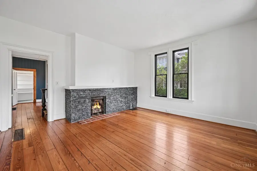 24 E Sharon Road, Glendale, OH 45246 - #3