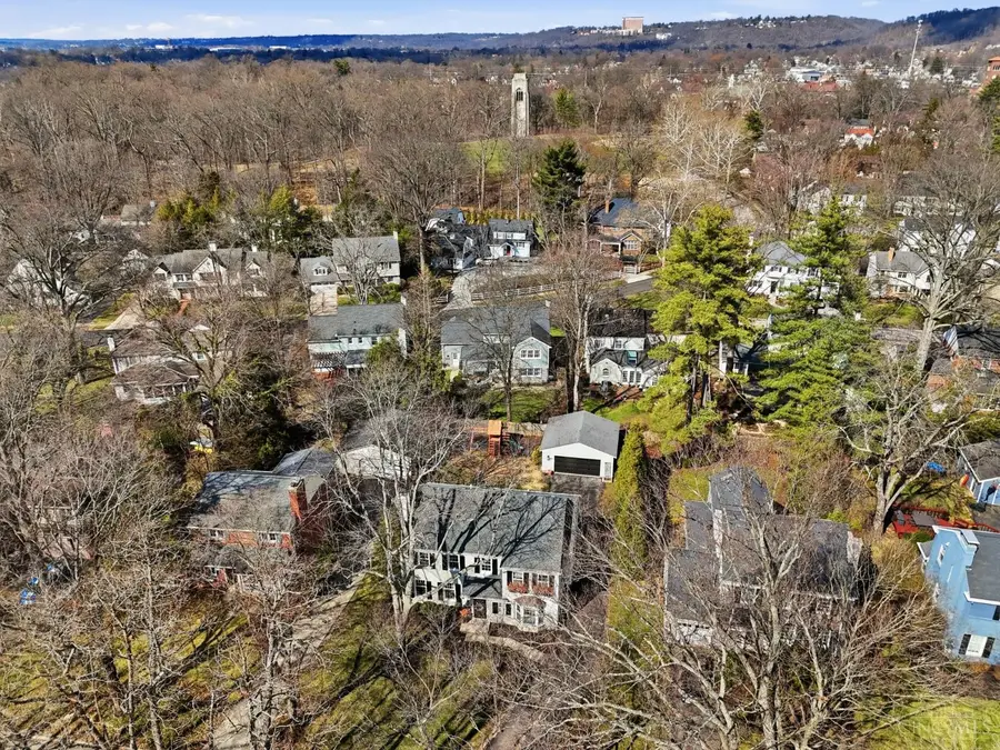 6710 Miami Bluff Drive, Mariemont, OH 45227 - #2