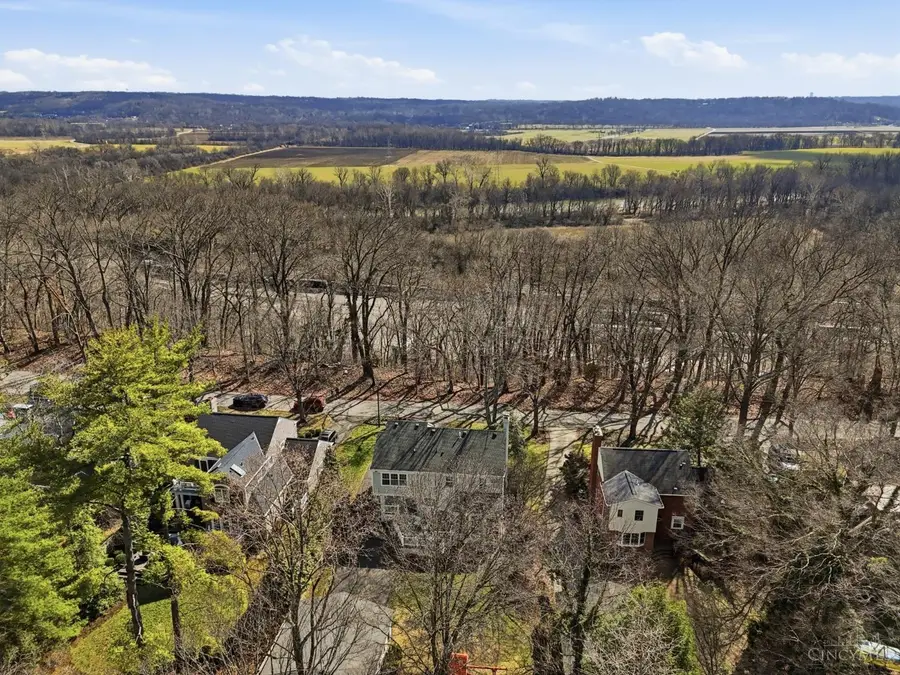 6710 Miami Bluff Drive, Mariemont, OH 45227 - #3