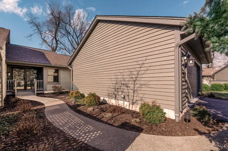 12 Muirfield Lane, Blue Ash, OH 45241 - #2