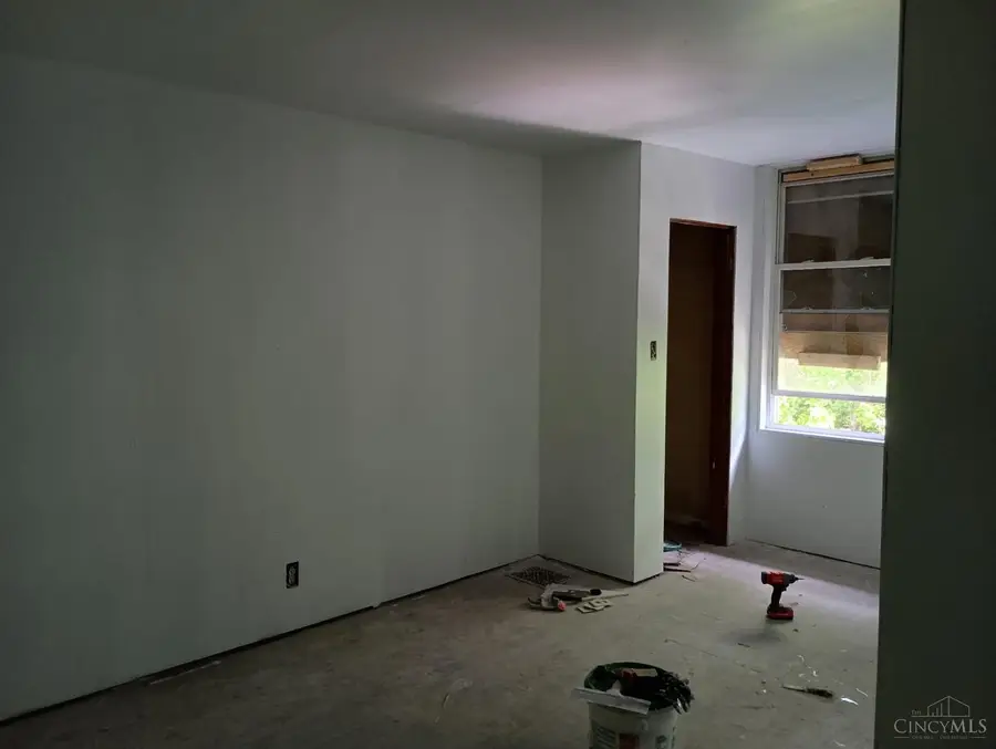 966 Fairbanks Avenue, Cincinnati, OH 45205 - #3