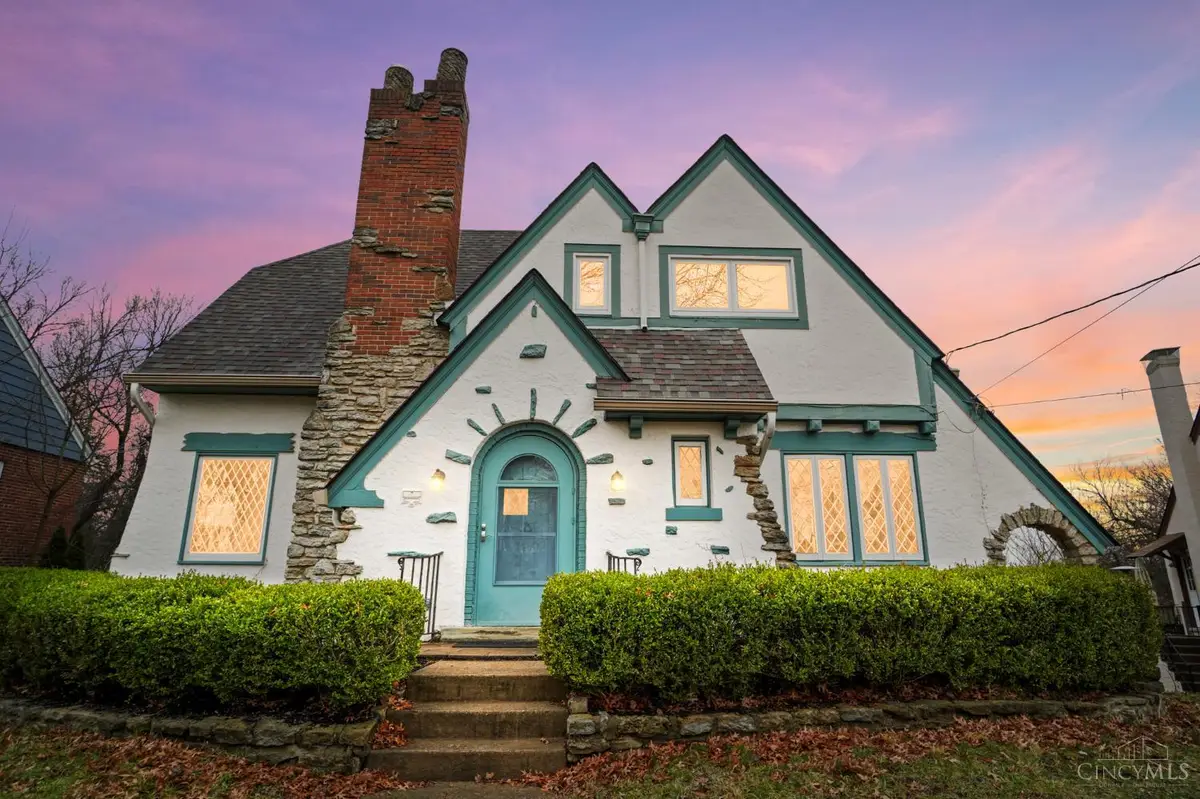 1352 Westminster Drive, Cincinnati, OH 45229 - #1