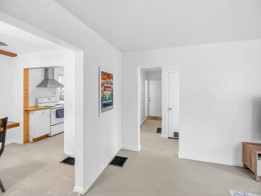 5229 Charloe Street, Cincinnati, OH 45227 - #3