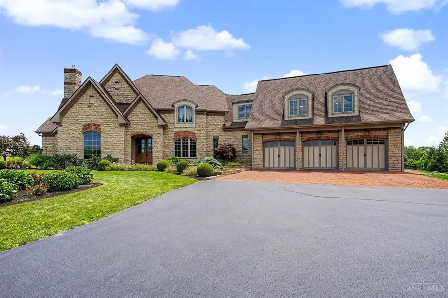 3051 E Spring Valley Paintersville Road, Sugarcreek, OH 45385 - #2