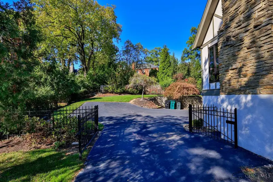1121 Edwards Road, Cincinnati, OH 45208 - #3