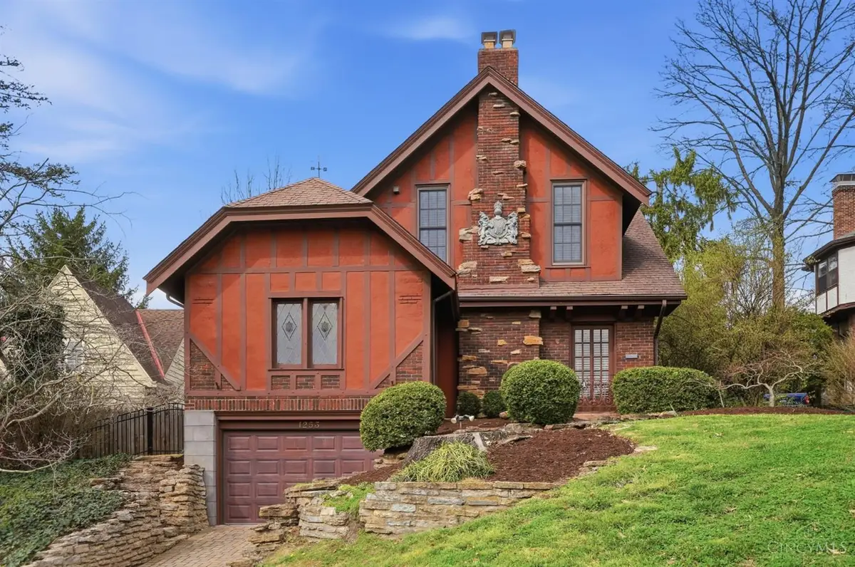1253 Herschel Avenue, Cincinnati, OH 45208 - #1