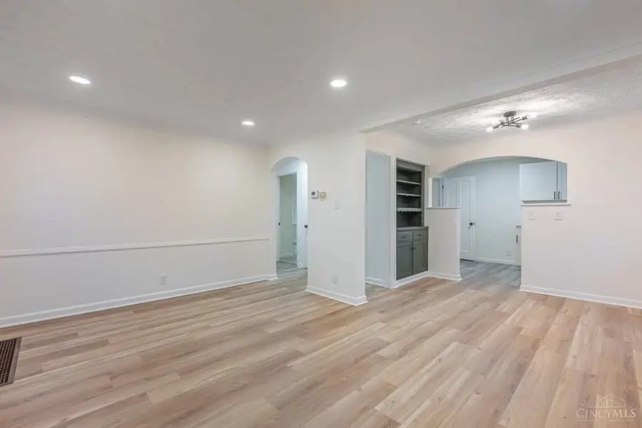 3814 N Broadlawn Circle, Silverton, OH 45236 - #3