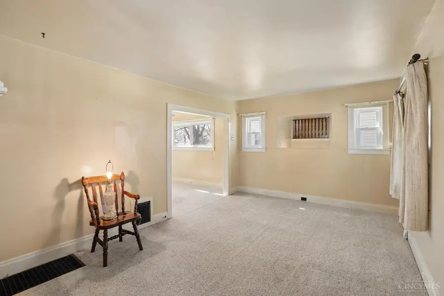 19 Parkway Avenue, Cincinnati, OH 45216 - #2