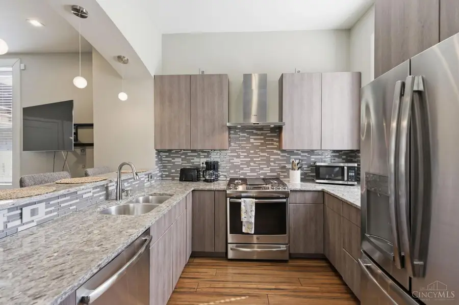 206 Wade Street, Cincinnati, OH 45202 - #2