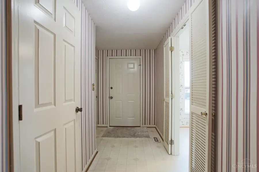 1049 Stratford Court, Loveland, OH 45140 - #3