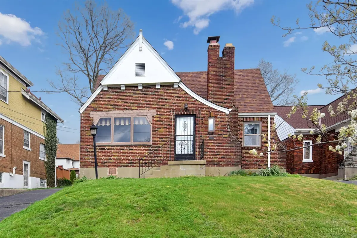 2512 Moundview Drive, Norwood, OH 45212 - #1