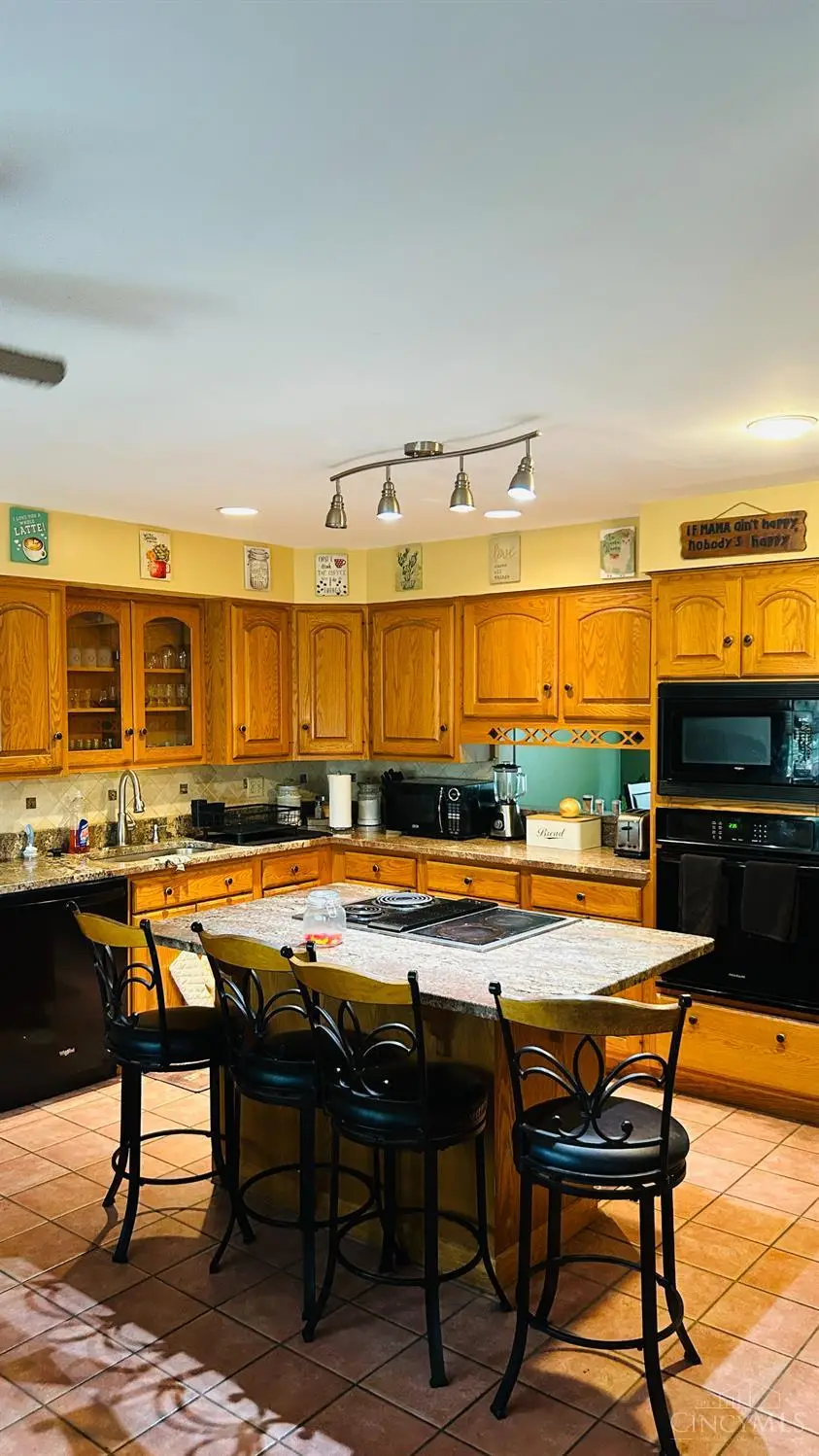 502 Blossomhill Lane, Finneytown, OH 45224 - #2