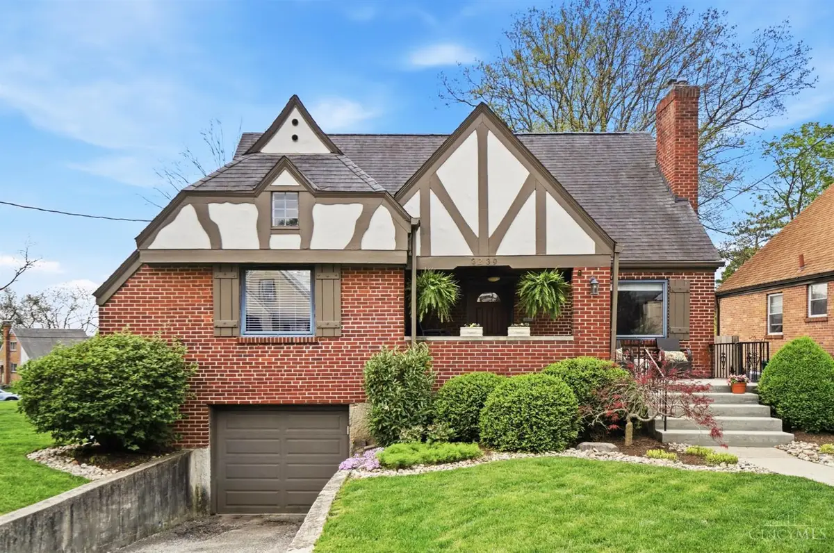 3239 Ashwood Drive, Cincinnati, OH 45213 - #1