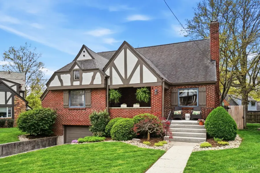 3239 Ashwood Drive, Cincinnati, OH 45213 - #2