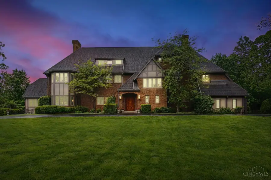 820 Van Nes Drive, Glendale, OH 45246 - #2