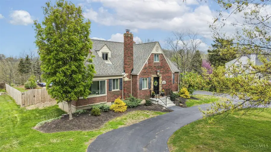 6014 Cherokee Drive, Madeira, OH 45243 - #3