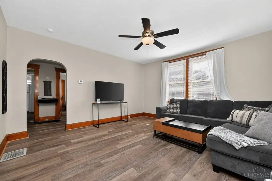 1586 W Galbraith Road, North College Hill, OH 45231 - #3