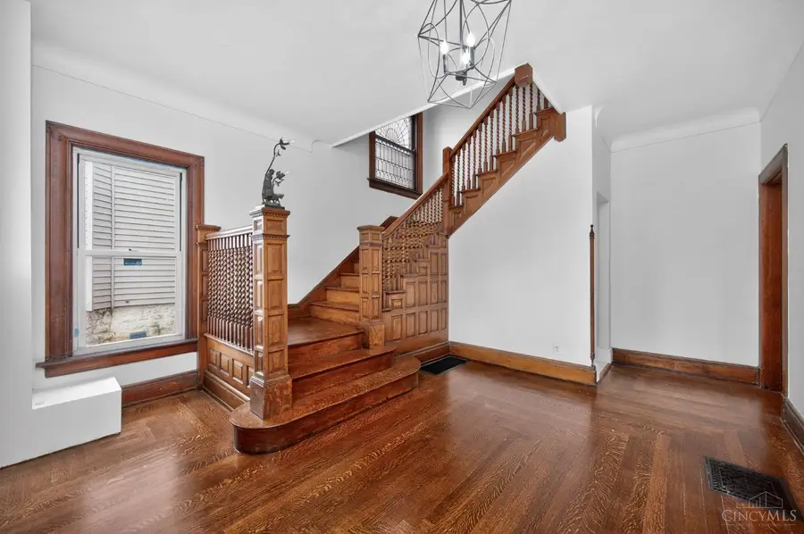 834 Rockdale Avenue, Cincinnati, OH 45229 - #3