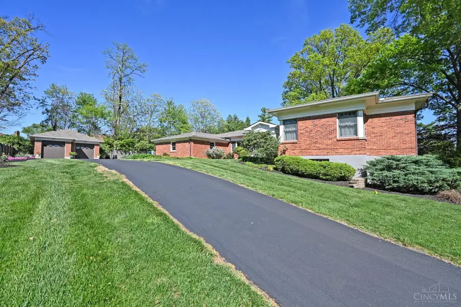 2516 Fairhill Drive, Cincinnati, OH 45239 - #3