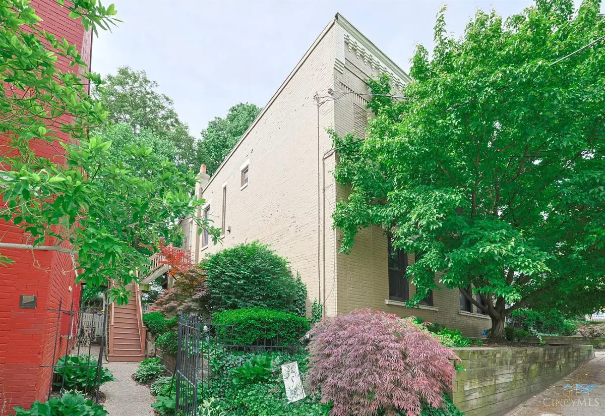 985 Paradrome Street #B, Cincinnati, OH 45202 - #1