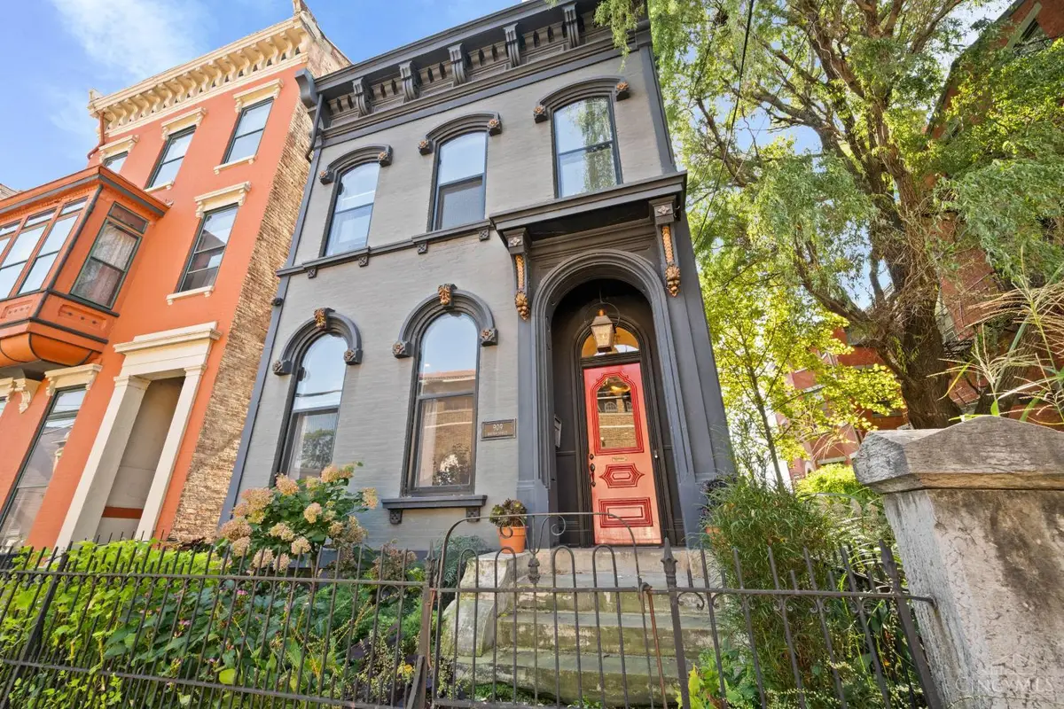 909 Dayton Street, Cincinnati, OH 45214 - #1