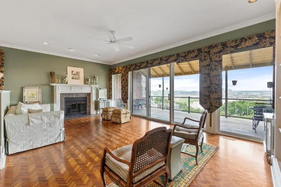382 Grand Avenue #1, Cincinnati, OH 45205 - #2