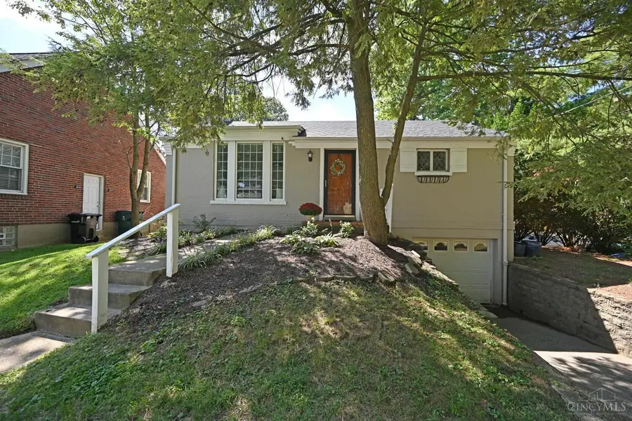 3301 Maplecrest Place, Cincinnati, OH 45209 - #3