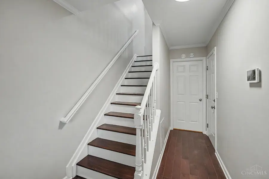 610 Clemmer Avenue #6, Cincinnati, OH 45219 - #3