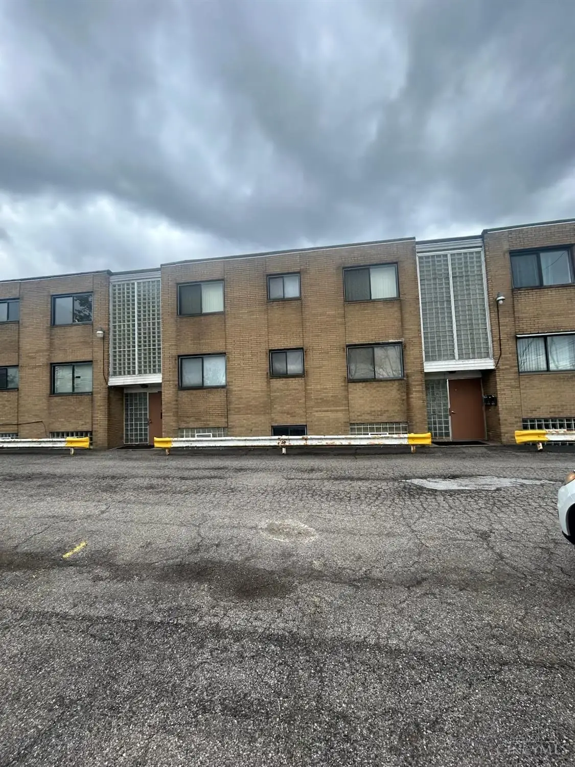 4467 Lee Rd, Cleveland, OH 44128 - #1