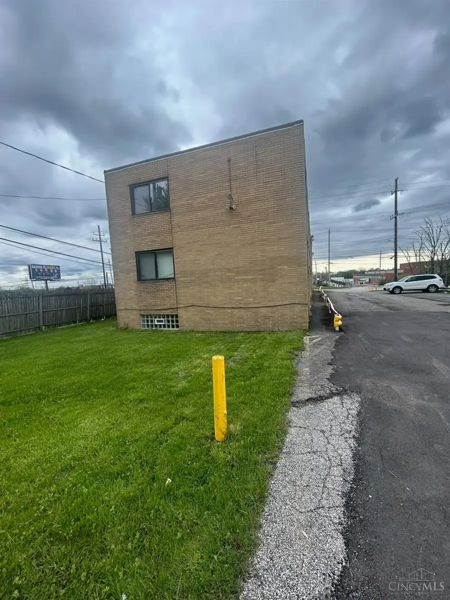 4467 Lee Rd, Cleveland, OH 44128 - #2