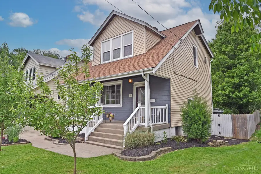 3977 Delmar Avenue, Cheviot, OH 45211 - #3