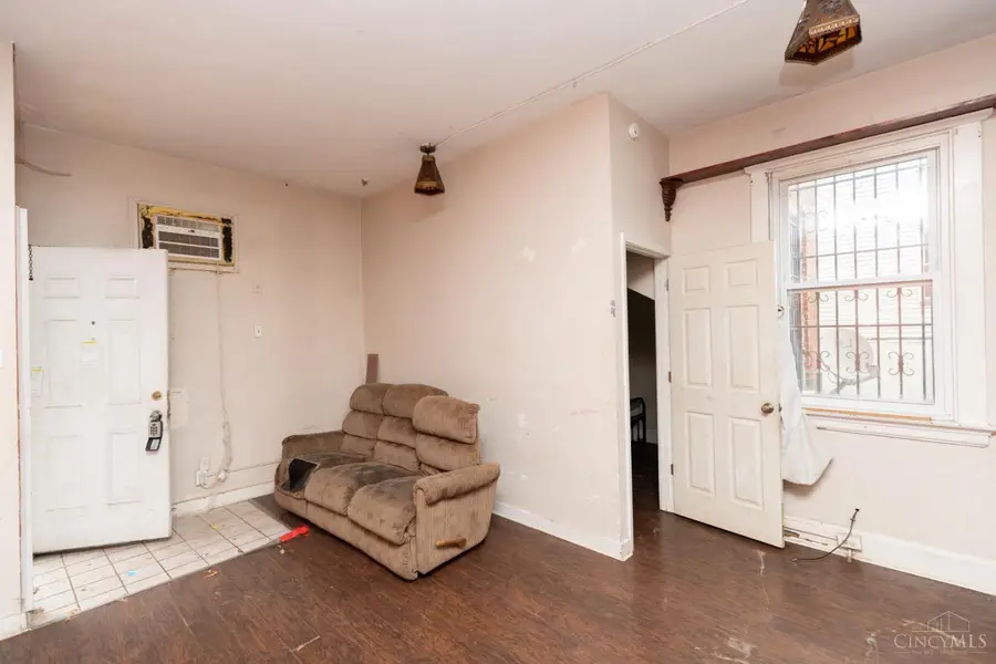 207 Warner Street, Cincinnati, OH 45219 - #3
