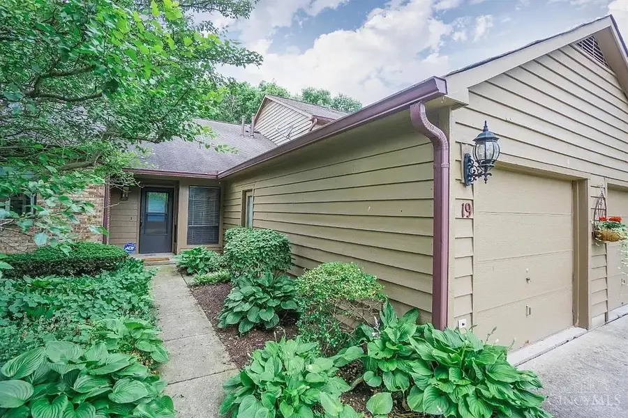 19 Evergreen Circle, Wyoming, OH 45215 - #2
