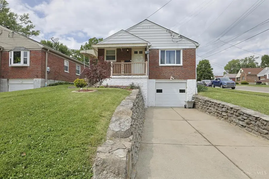 4000 Homelawn Avenue, Cheviot, OH 45211 - #2