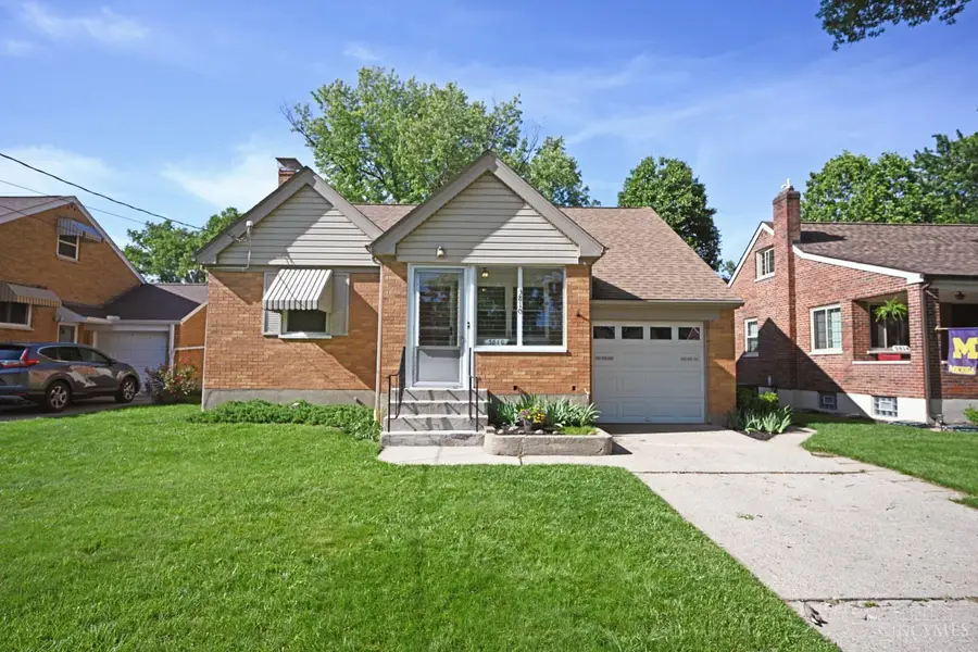 3810 S Broadlawn Circle, Silverton, OH 45236 - #2