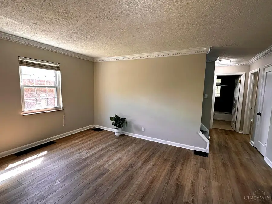 1612 Hunt Rd, Reading, OH 45215 - #3