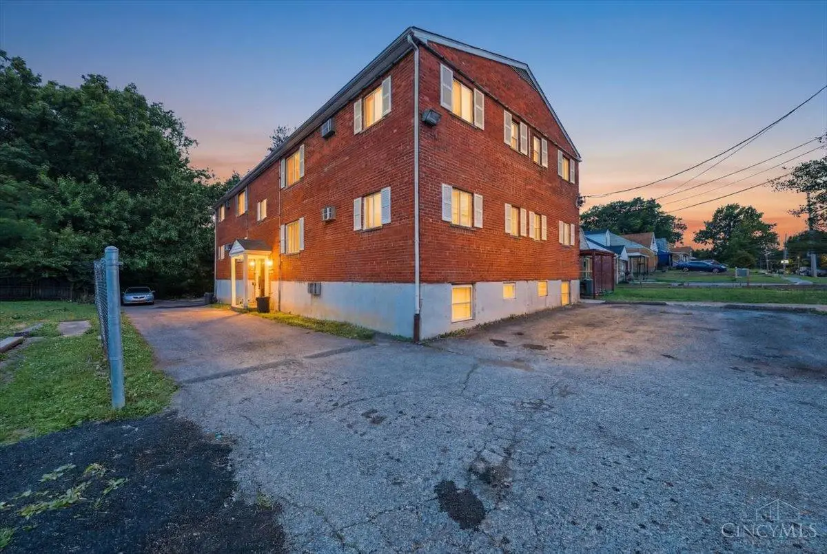 1209 W Galbraith Road, Cincinnati, OH 45231 - #1