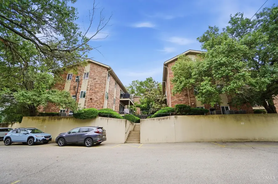 3069 Alpine Terrace #11B, Cincinnati, OH 45208 - #3