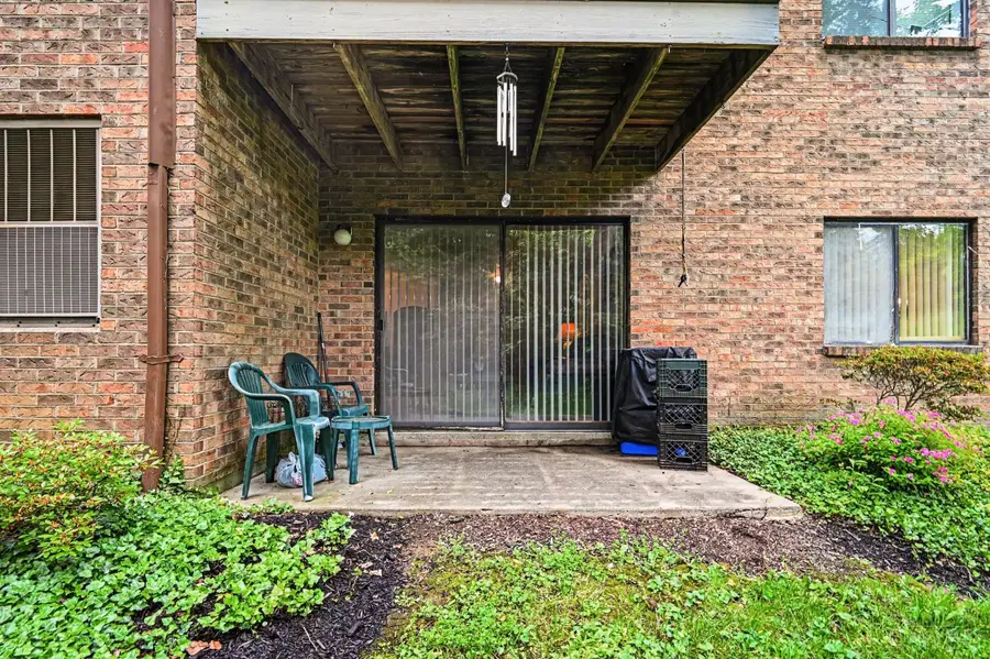 1544 W Galbraith Road #402, Cincinnati, OH 45231 - #2