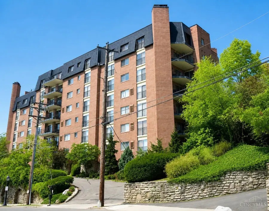 880 Rue De La Paix #A5, Cincinnati, OH 45220 - #2