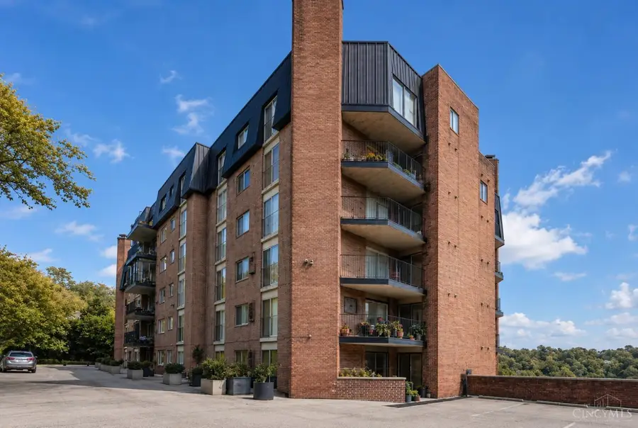 880 Rue De La Paix #A5, Cincinnati, OH 45220 - #3