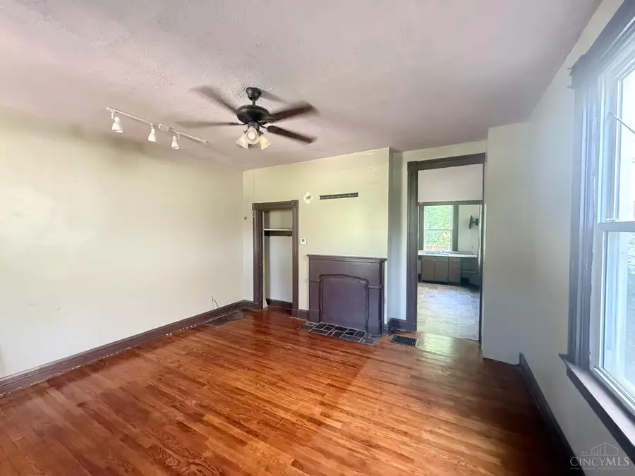 718 Greenwood Avenue, Cincinnati, OH 45229 - #3