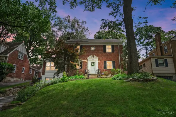2712 Ridgewood Avenue, Columbia Twp, OH 45213