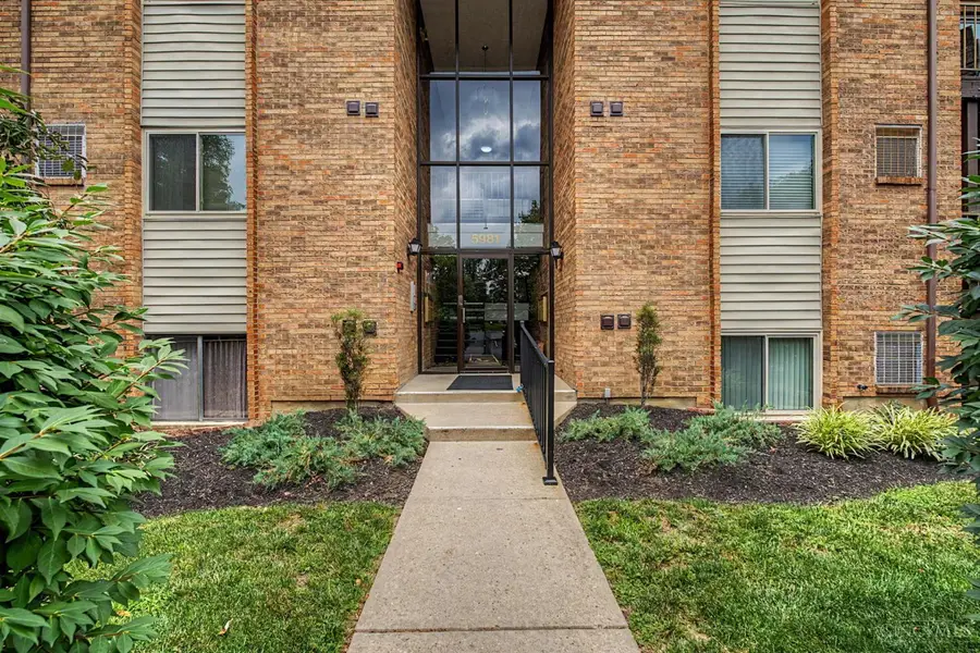 5981 Meadowcreek Drive #8, Mulberry, OH 45150 - #2