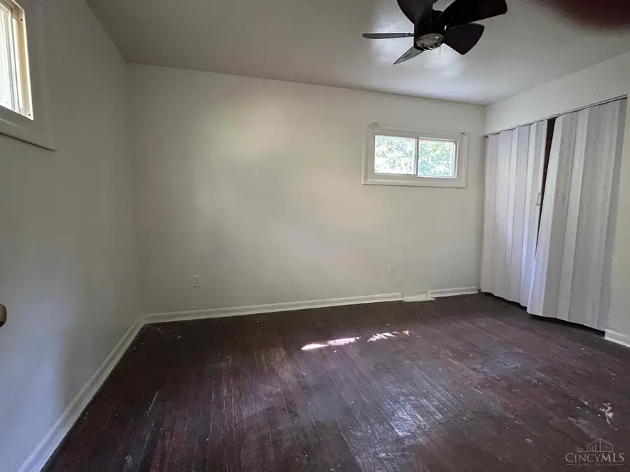 128 Clinton Springs Avenue, Cincinnati, OH 45217 - #3