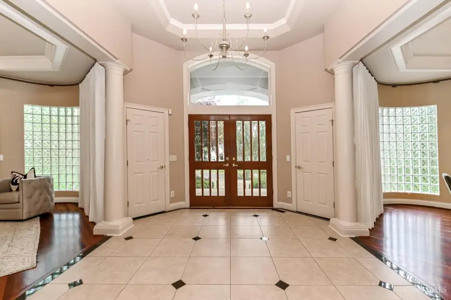 3 Cloister Court, Cincinnati, OH 45208 - #3