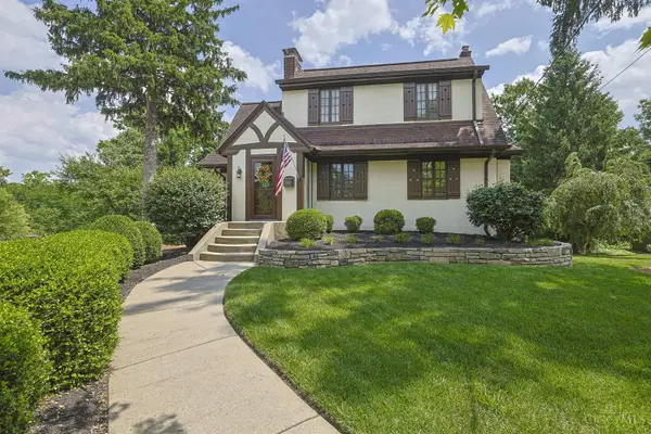 1242 Garden Circle, Wyoming, OH 45215