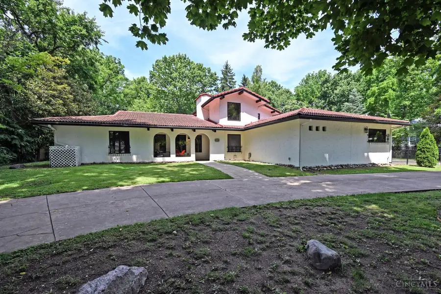 725 Greenville Avenue, Glendale, OH 45246 - #3